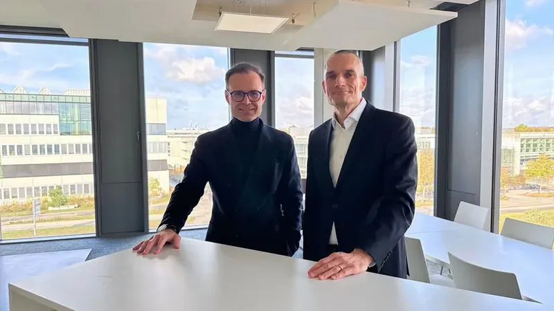 Foto von Dr. Philipp Ramin, CEO von i40 – the future skills company & Christian Volkmer, Inhaber der P29 Group